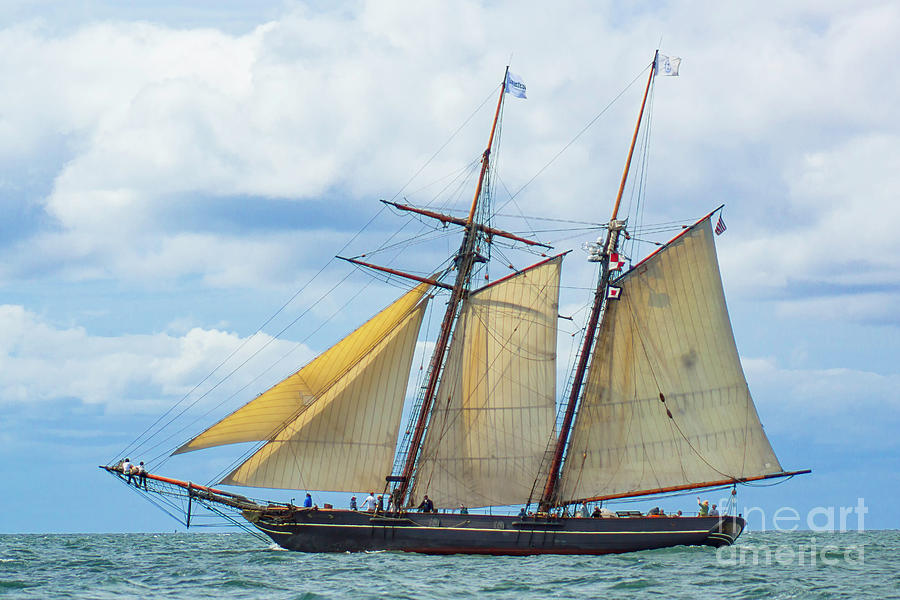 Amistad Under Sail Photograph by Joe Geraci