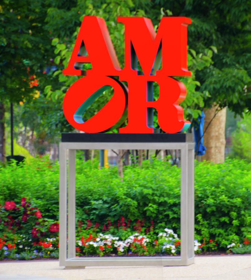 Amor on the Parkway - Philadelphia Photograph by Bill Cannon