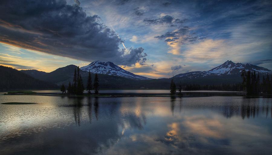 An evening at Sparks Lake Photograph by Lynn Hopwood