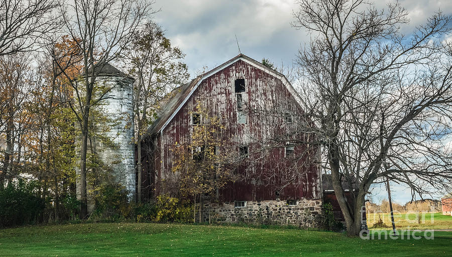 An Old Barn Photograph by Grace Grogan