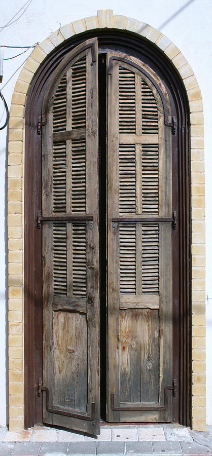 An Old Door In Neve Tzedek Tel Aviv Photograph by Shlomo Zangilevitch