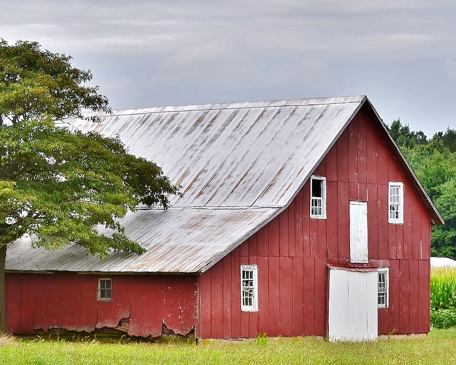 Barn Photograph - An Old Red Barn by Kim Bemis