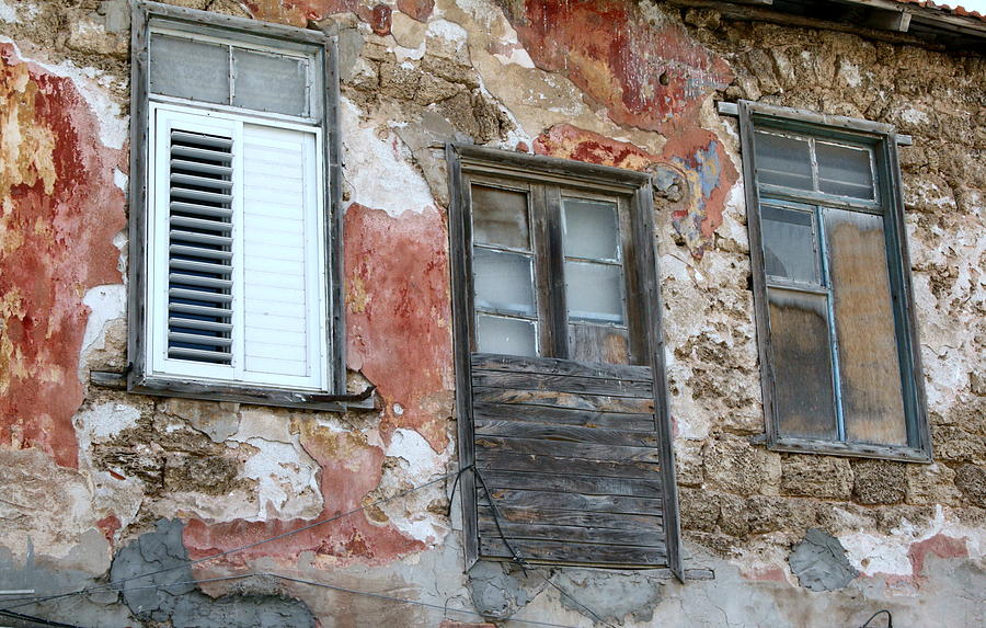 An Old Windows. Photograph by Shlomo Zangilevitch