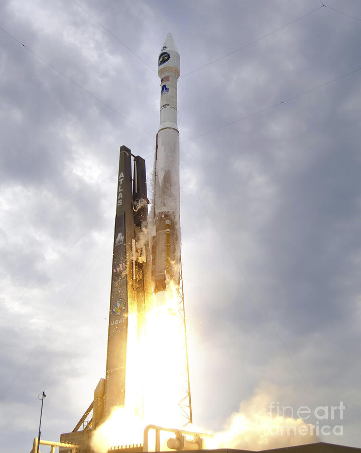Centaur Photograph - An United Launch Alliance Atlas V by Stocktrek Images