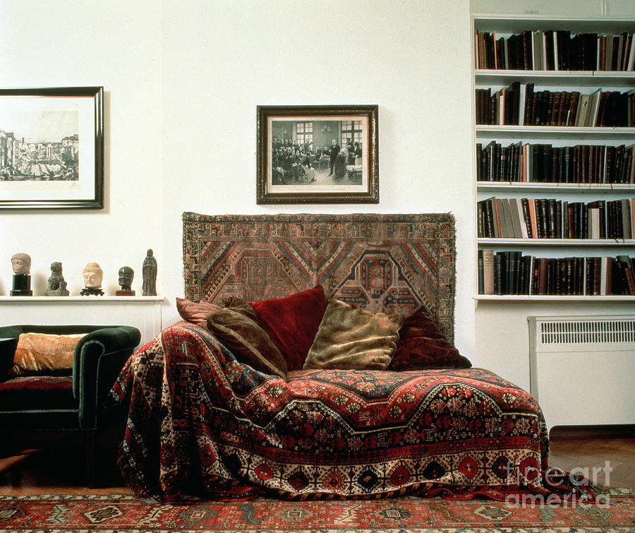 Analytic couch in Sigmund Freuds study Photograph by English School