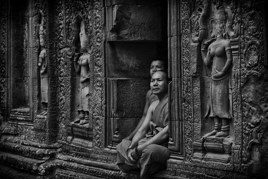 Angkor Wat Buddhist Monks Photograph by David Longstreath