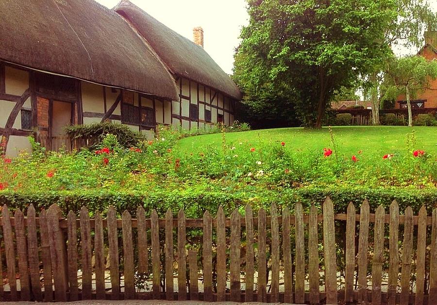 Anne Hathaway Cottage Photograph by Diane Lindon Coy