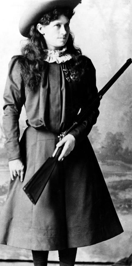 Annie Oakley, Aka Phoebe Anne Oakley Photograph by Everett - Fine Art ...