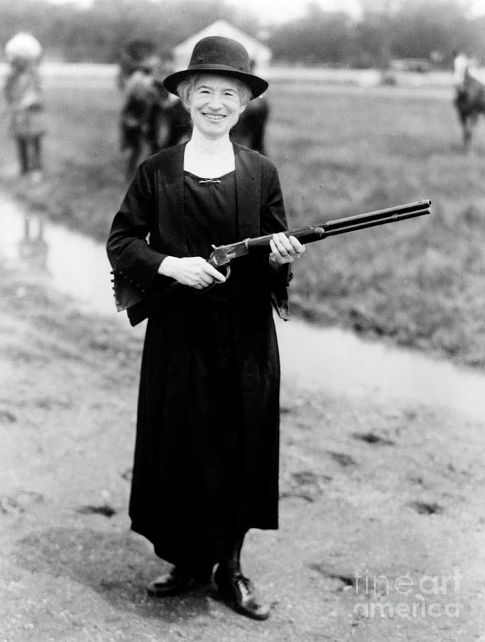 Annie Oakley, American Folk Hero Photograph by Science Source