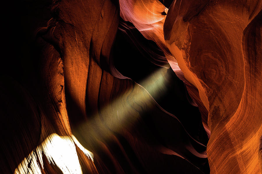 Antelope Canyon Photograph - Antelope Canyon Light Beam by Jim Cole