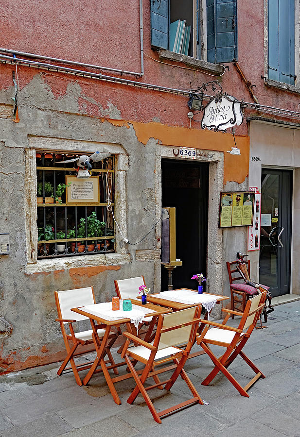 Antica Osteria Ardenghi In Venice, Italy Photograph by Rick Rosenshein