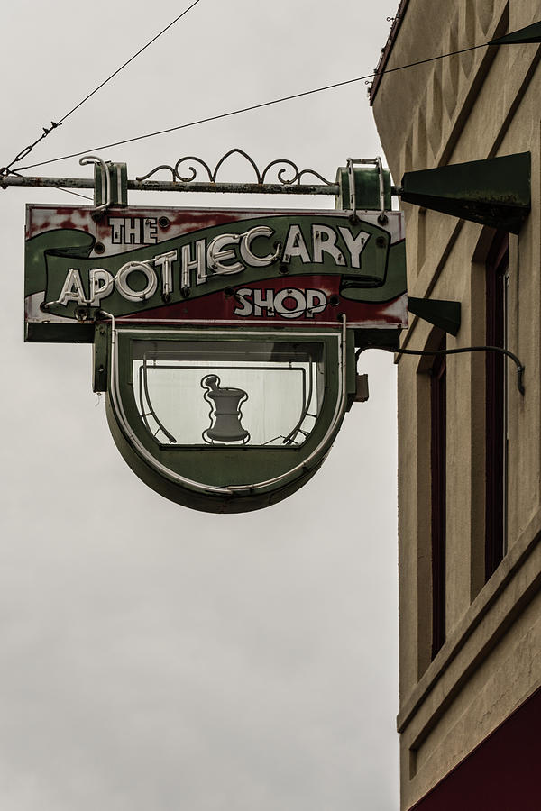 vintage apothecary logo