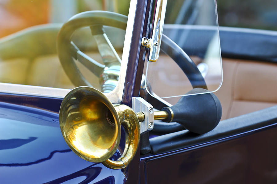 retro car horn