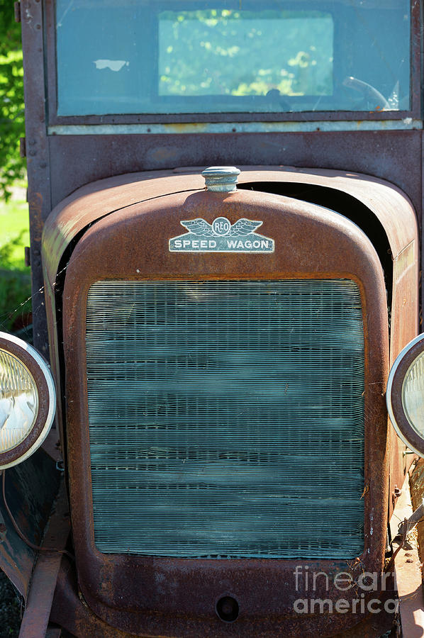 Antique REO Speed Wagon Grille Photograph by Les Palenik