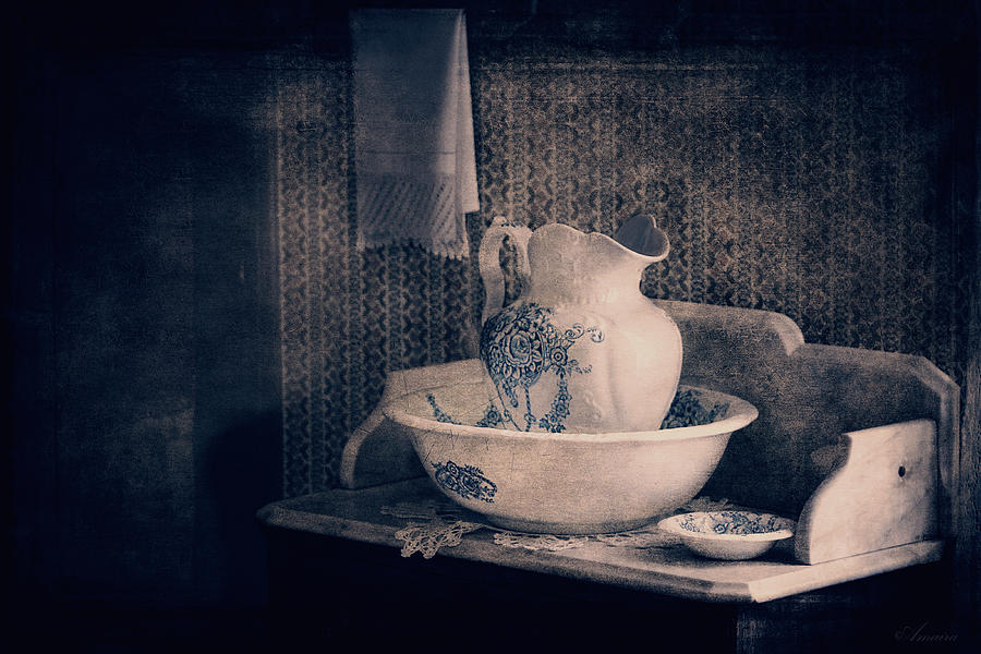 Antique Wash Basin And Pitcher  Photograph by Maria Angelica Maira