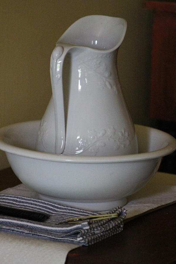 Antique White Water Pitcher and Basin Photograph By Colleen Photograph by Colleen Cornelius