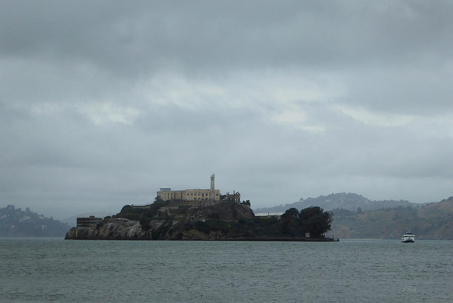 Approaching Alcatraz Photograph by Gordon Beck