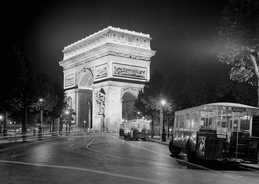 Arc De Triomphe 1935 Photograph by Andrew Fare