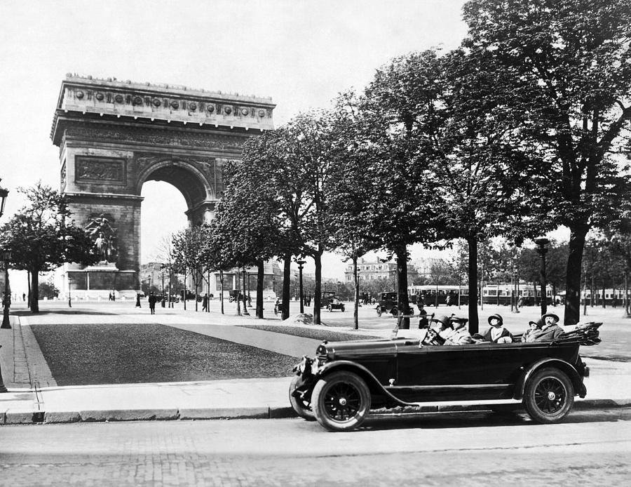 Paris Photograph - Arc de Triomphe de lEtoile by Underwood Archives