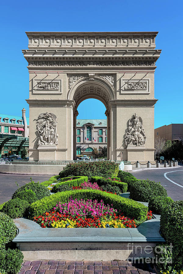 Le Paris Las Vegas Hotel and Casino, réplique de la Tour Eiffel et l'Arc de  Triomphe de l'étoile Photo Stock - Alamy