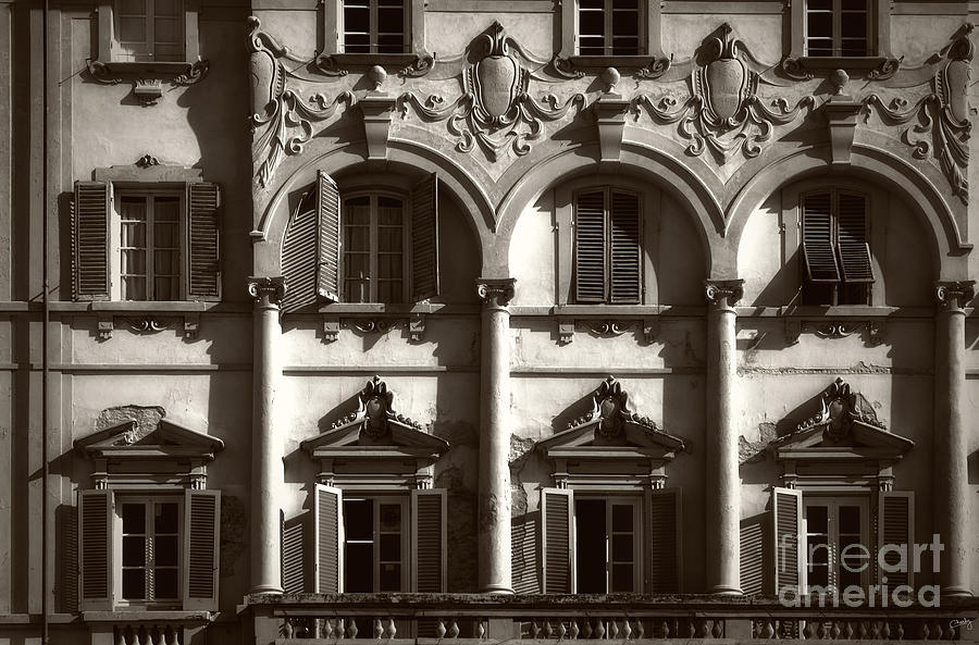 Black And White Photograph - Architecture of Lucca by Prints of Italy
