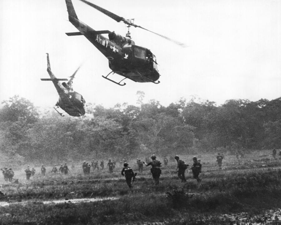 Army Airborne In Vietnam Photograph by Underwood Archives