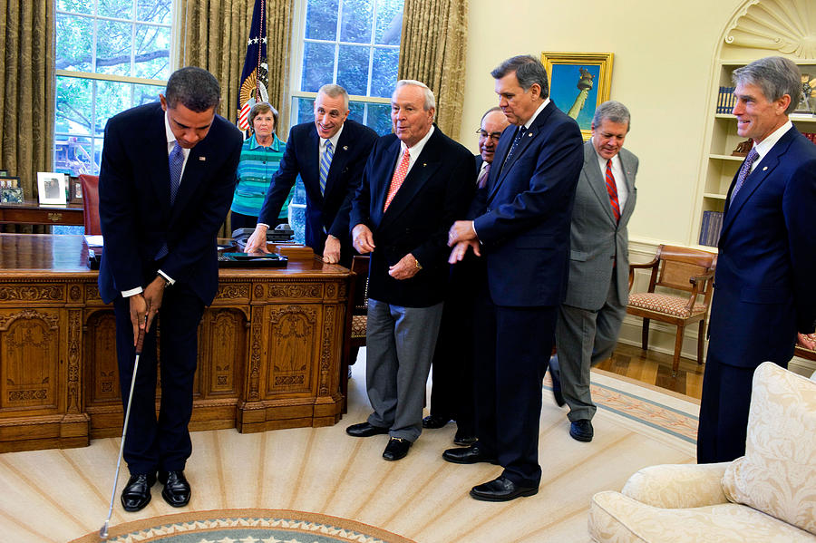 Arnold Palmer in the Oval Office with Barack Obama Photograph by Samantha Appleton
