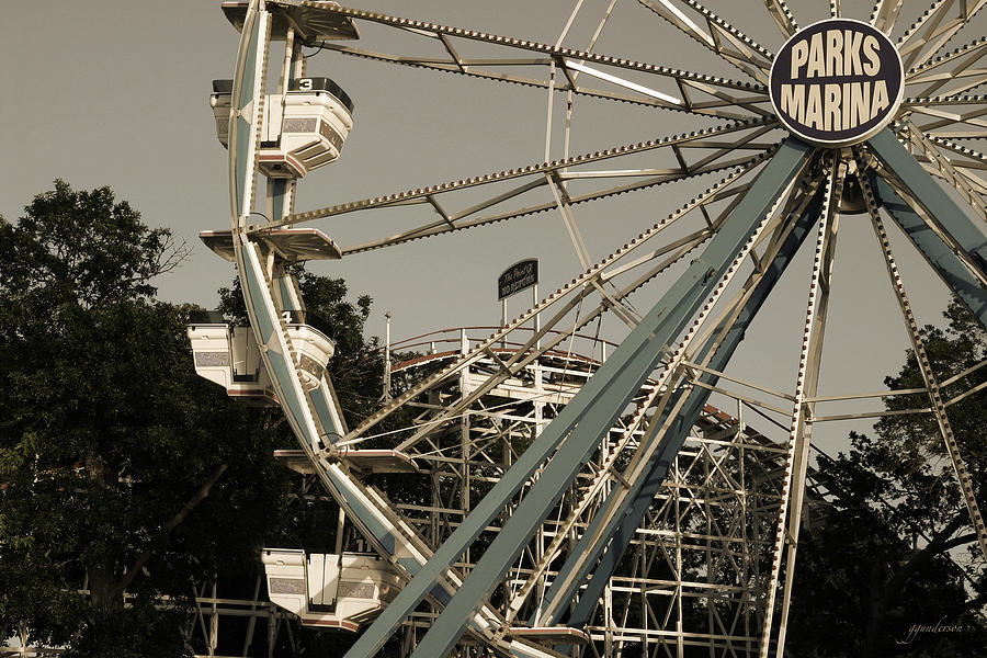 Arnolds Park Photograph - Arnolds Park Ferris Wheel by Gary Gunderson