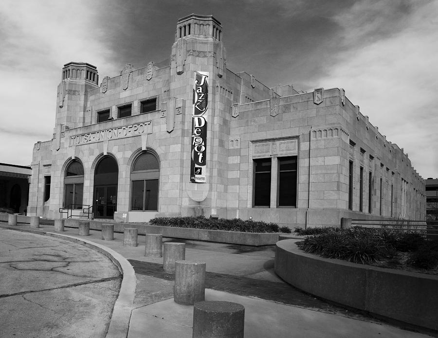 Tulsa Photograph - Art Deco Depot by William Oswald