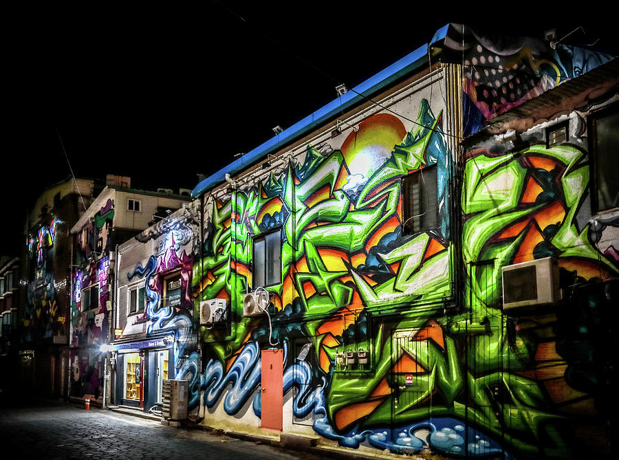 Grafiti Photograph - Art In Street by Hyuntae Kim