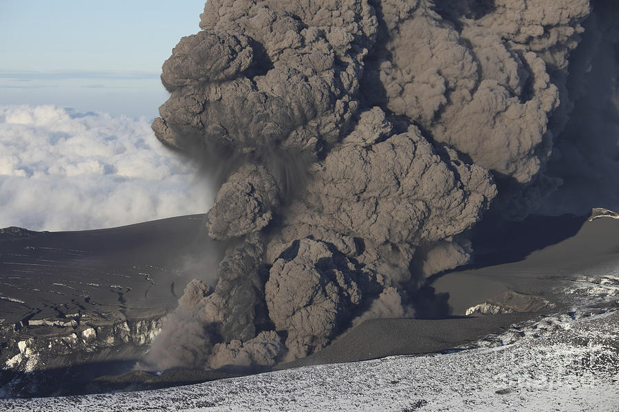 ash-cloud-eruption-on-eyjafjatlaj-kull-photograph-by-richard-roscoe