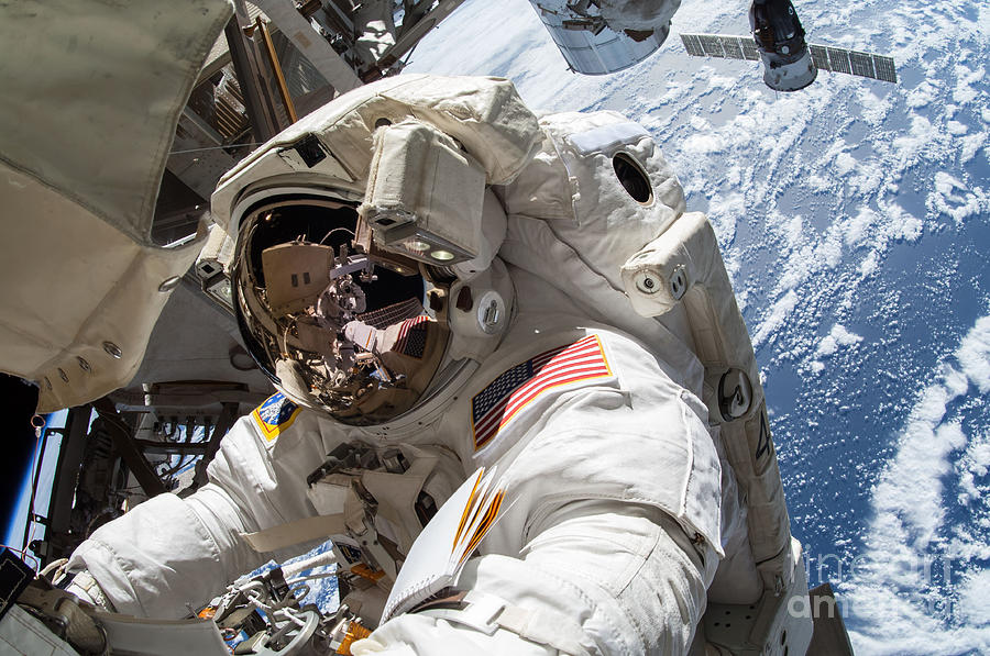 Astronaut Terry Virts Spacewalk Photograph by Science Source