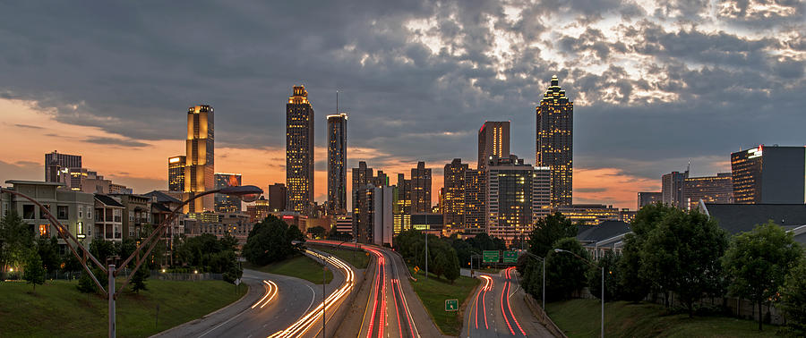 Atlanta Skyline At Twilight Photograph by Willie Harper