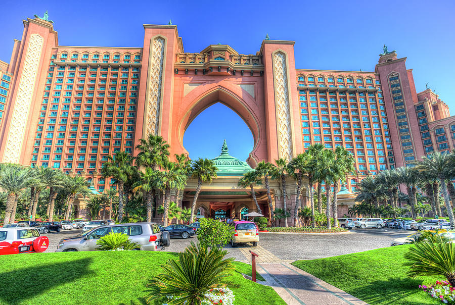 Atlantis Palm Hotel Dubai Photograph By David Pyatt