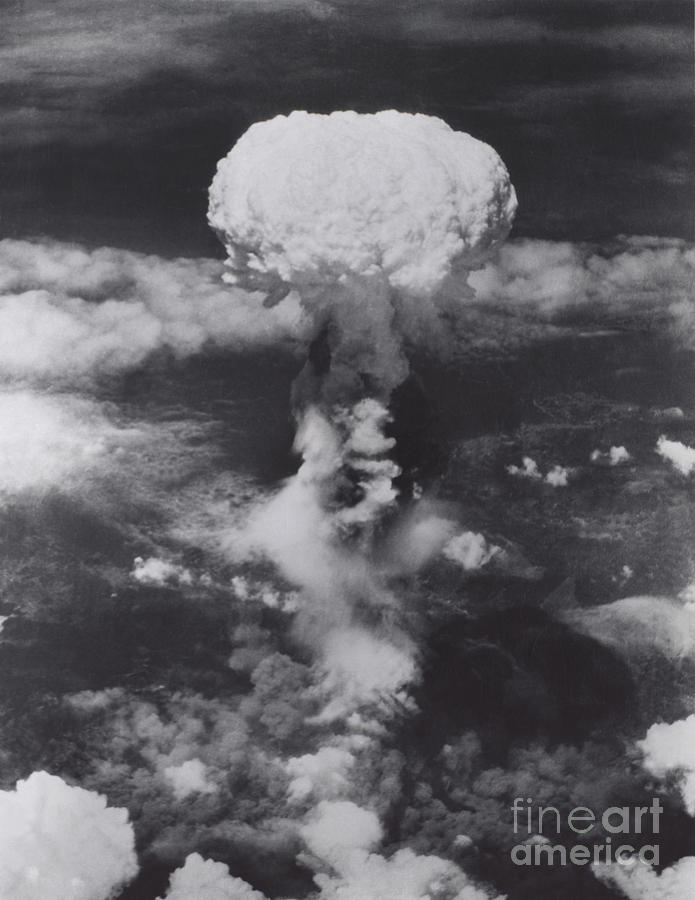 Atom Bomb Photograph - Atomic Bomb, Hiroshima, 1945 by Science Source