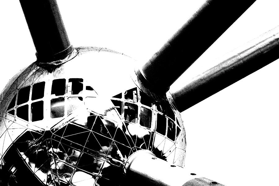 Atomium Abstract Digital Art by Robert Wicklund - Fine Art America