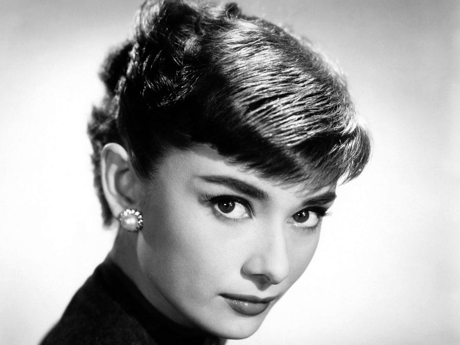 Audrey Hepburn Digital Art - Audrey Hepburn by Maye Loeser