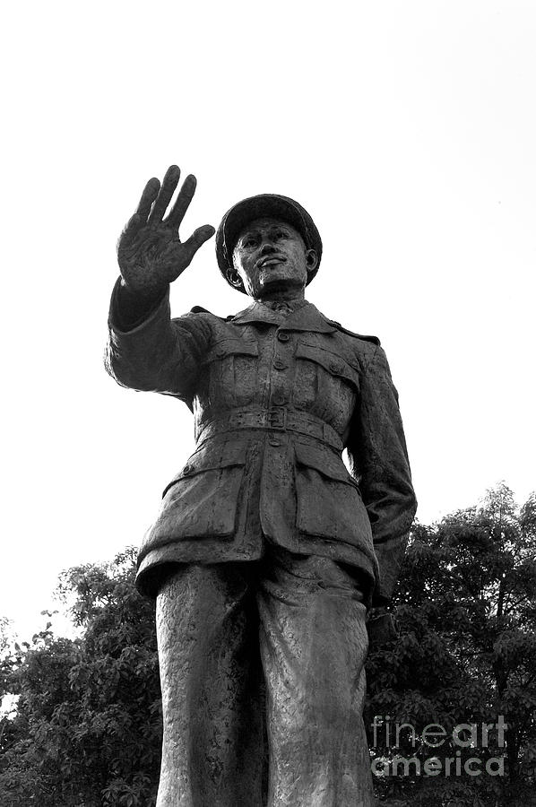 Aung San Statue Photograph