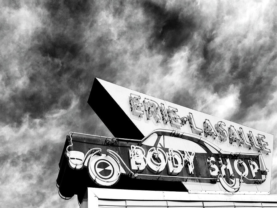 AUTO FOCUS Body Shop Photograph by William Dey