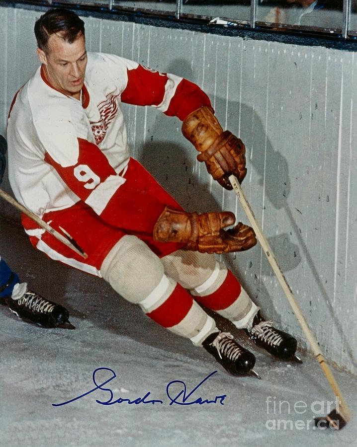 Hockey Photograph - Autographed Photograph of Gordie Howe by Pd