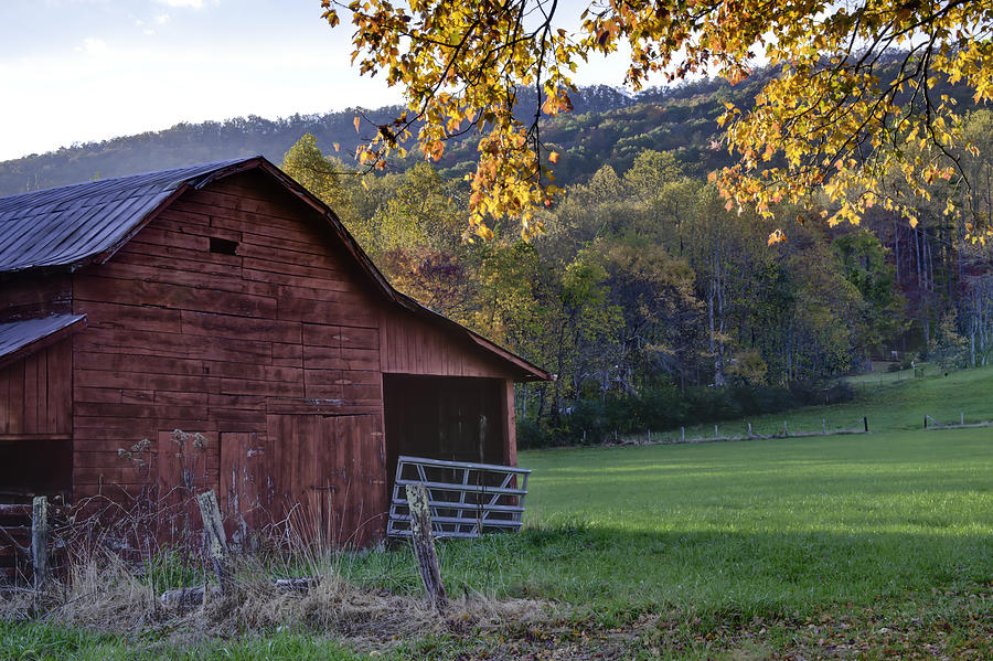 Autumn Barn Photograph by Rob Travis