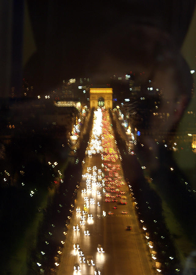 Avenue des Champs d Elysees Photograph by Mark Currier