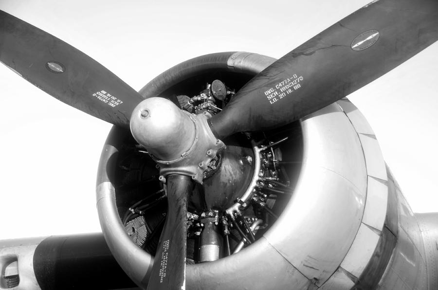 B 17 engine Photograph by David Lee Thompson