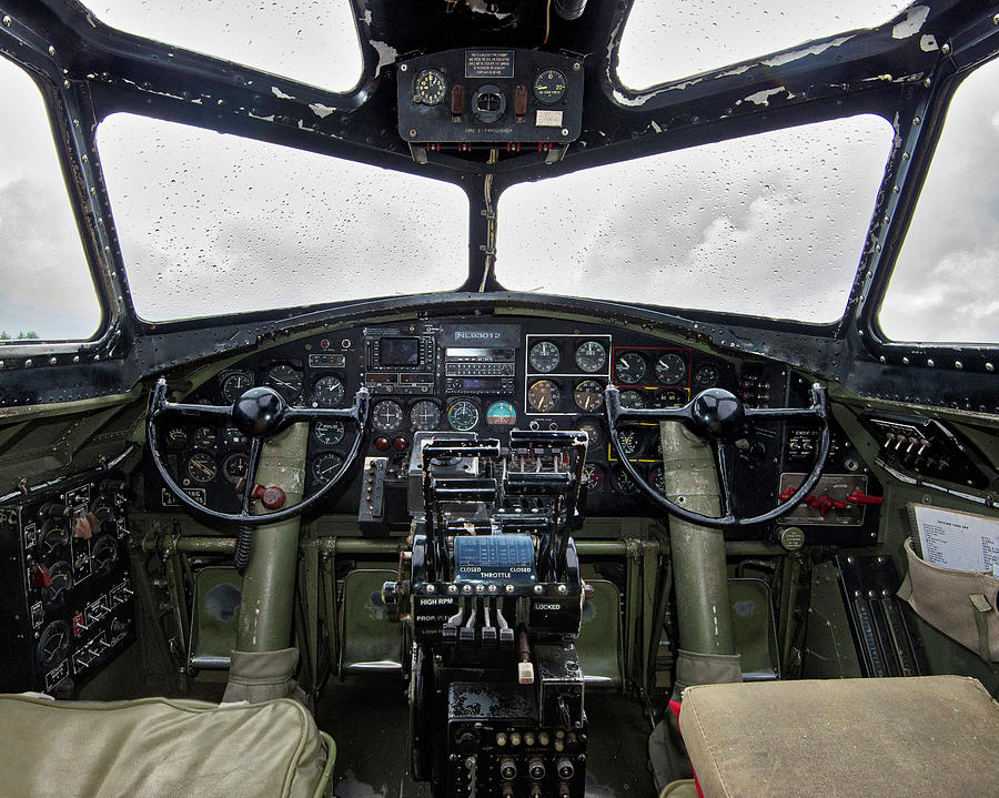 B 17 Cockpit