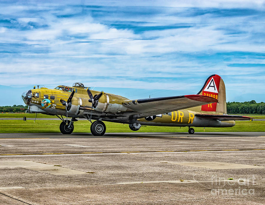 B-17G Flying Fortress at NAS Wildwood Photograph by Nick Zelinsky Jr