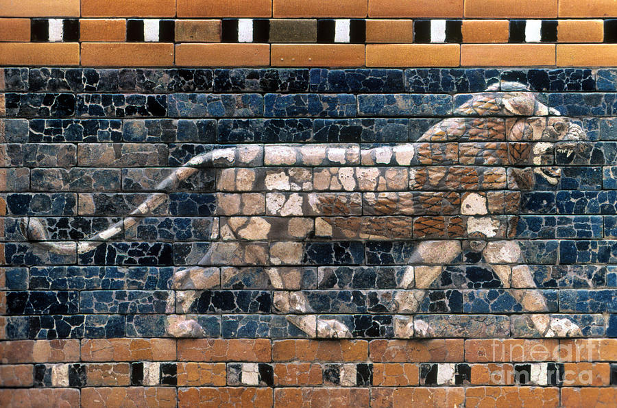 Babylon: Lion Photograph by Granger