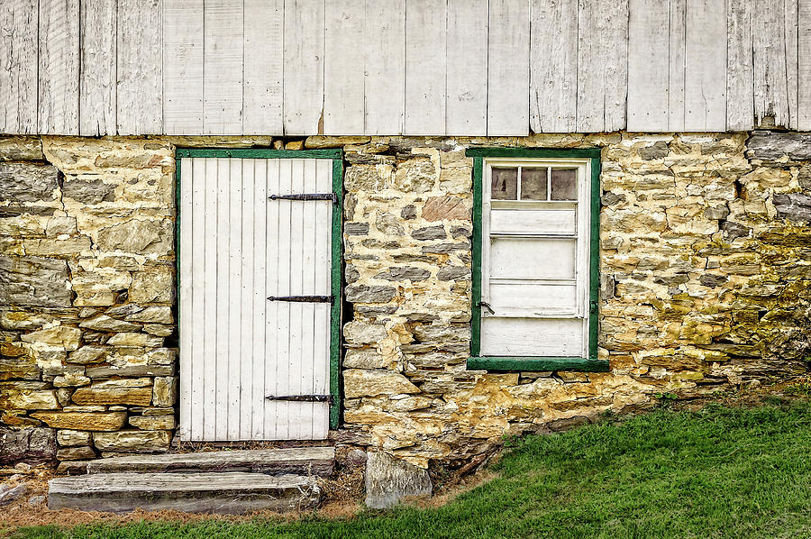 Back Entrance To An 1803 Amish Corn Barn  -  1803pacornbarn172779 Photograph by Frank J Benz