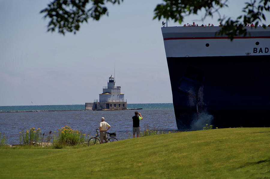 Badger Tour Ship Dropping Anchor Manitowoc Lighthouse Wisconsin Photograph by Thomas Woolworth