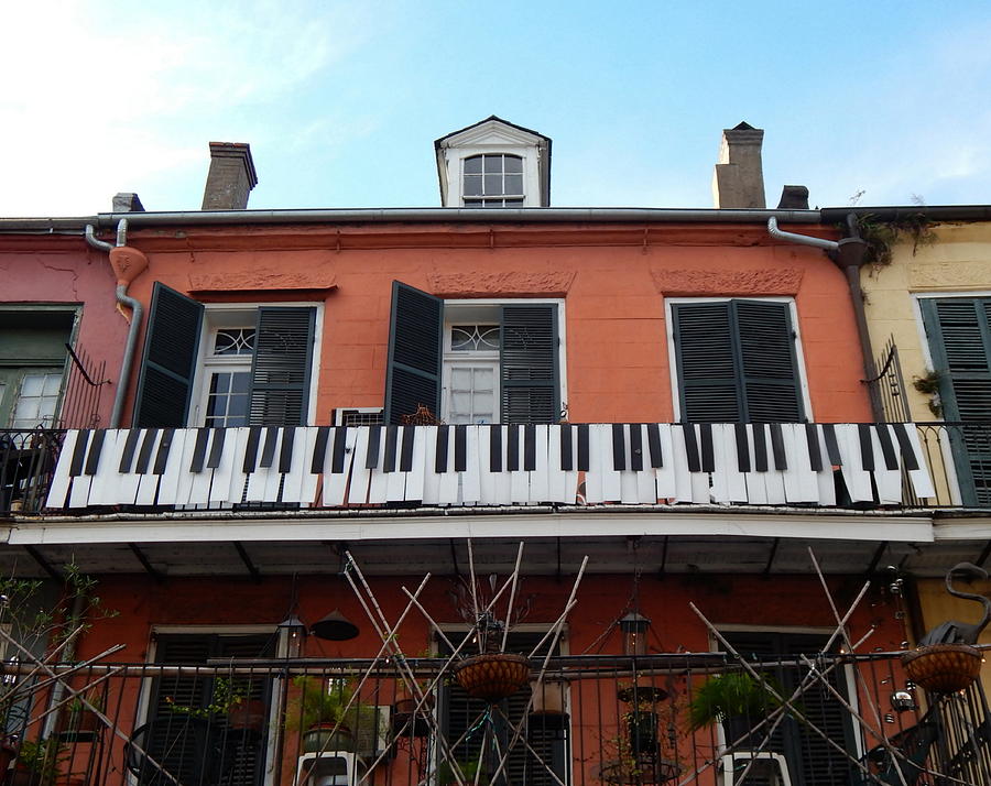 Balcony Musician In The French Quarter Photograph by Michael Hoard