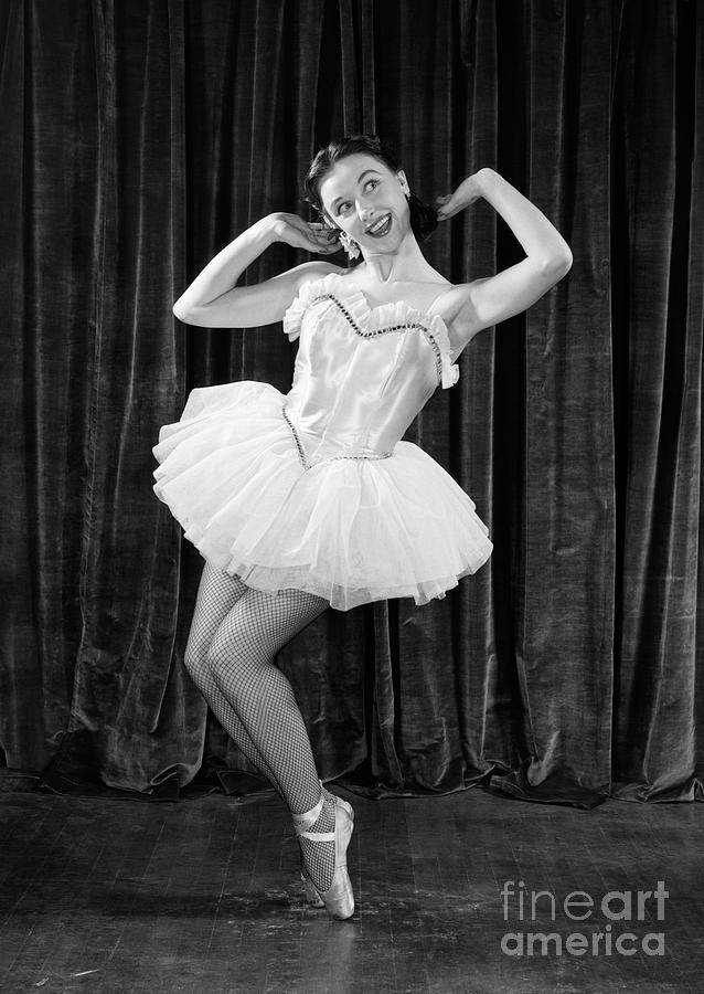 Ballerina, C.1950s Photograph by H. Armstrong Roberts/ClassicStock